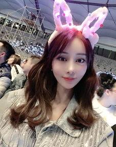 南宁市网红泡面妹吃瓜事件女主角,网络红人的争议瞬间