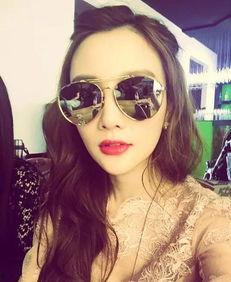 戴墨镜明星,揭秘戴墨镜明星的独特魅力